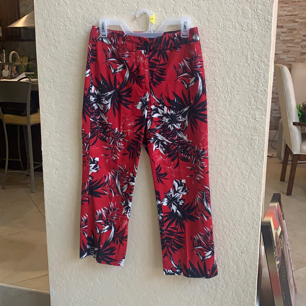 Capris/ Whimsical Pattern